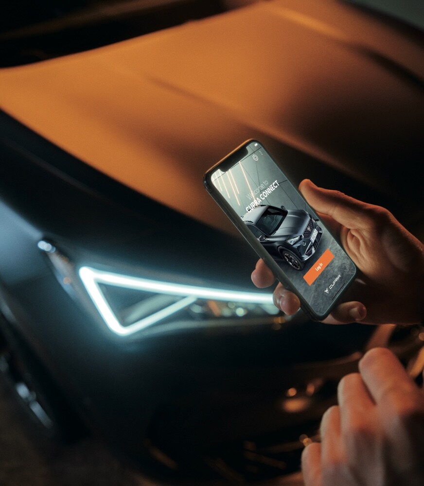 CUPRA%20CONNECT%20app%20i%20en%20smartphone
